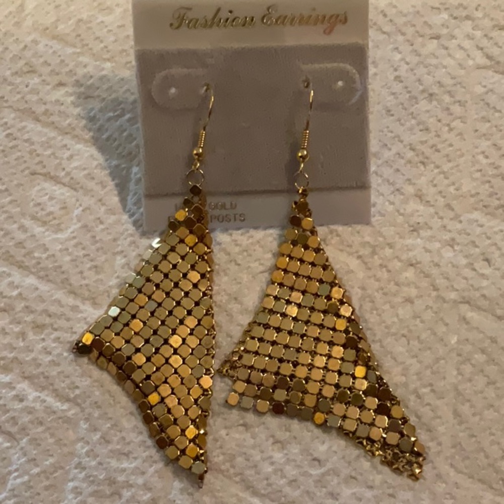 Gold fashion earrings with 14K gold posts. Excellent condition!!